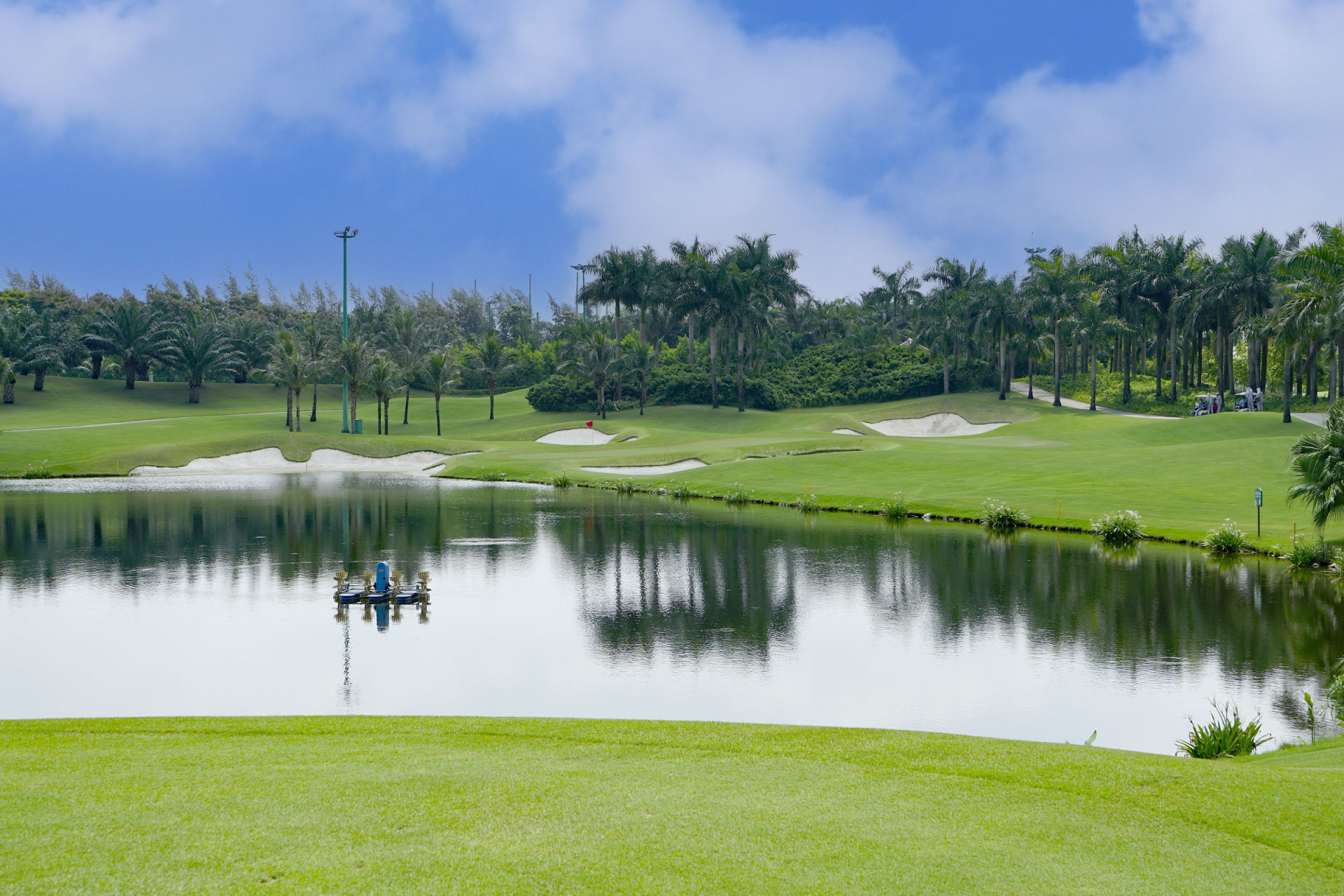 Long_bien_golf_course.jpg (1017 KB)
