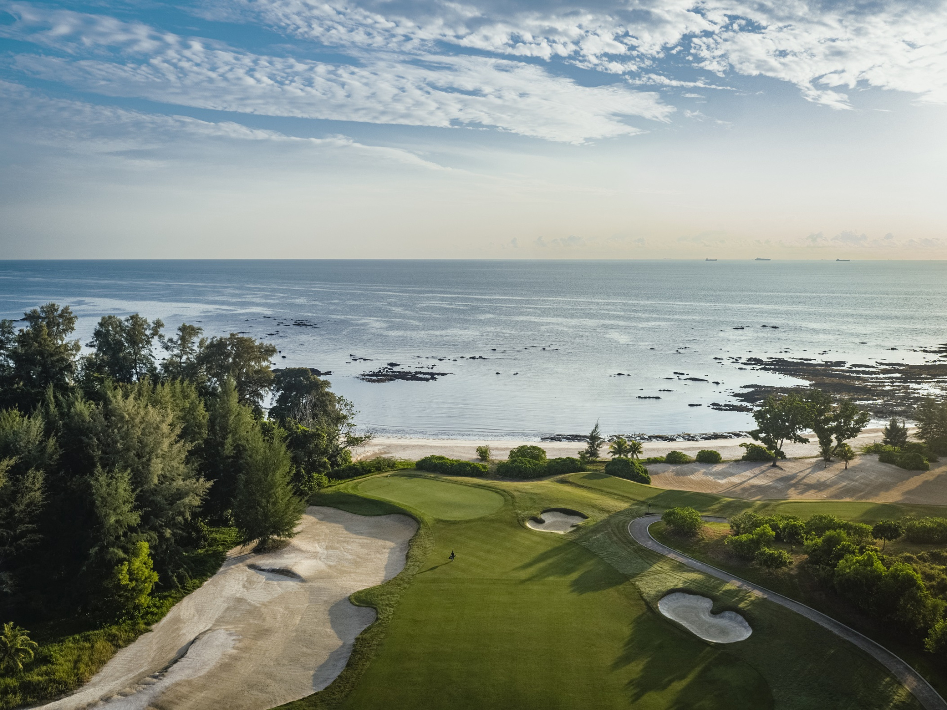 The_Els_Club_Desaru_Coast_-_Ocean_Course_-_Hole_2_Coast_Course_(web).jpg (983 KB)