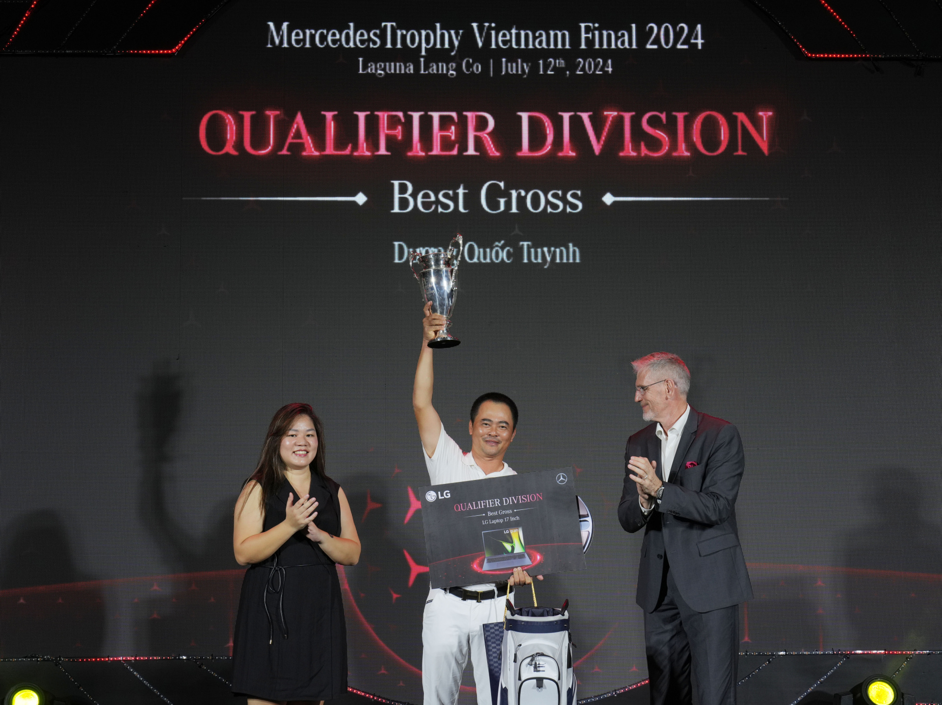Anh_Duong_Quoc_Tuynh_chien_thang_giai_Best_Gross.JPG (1.18 MB)