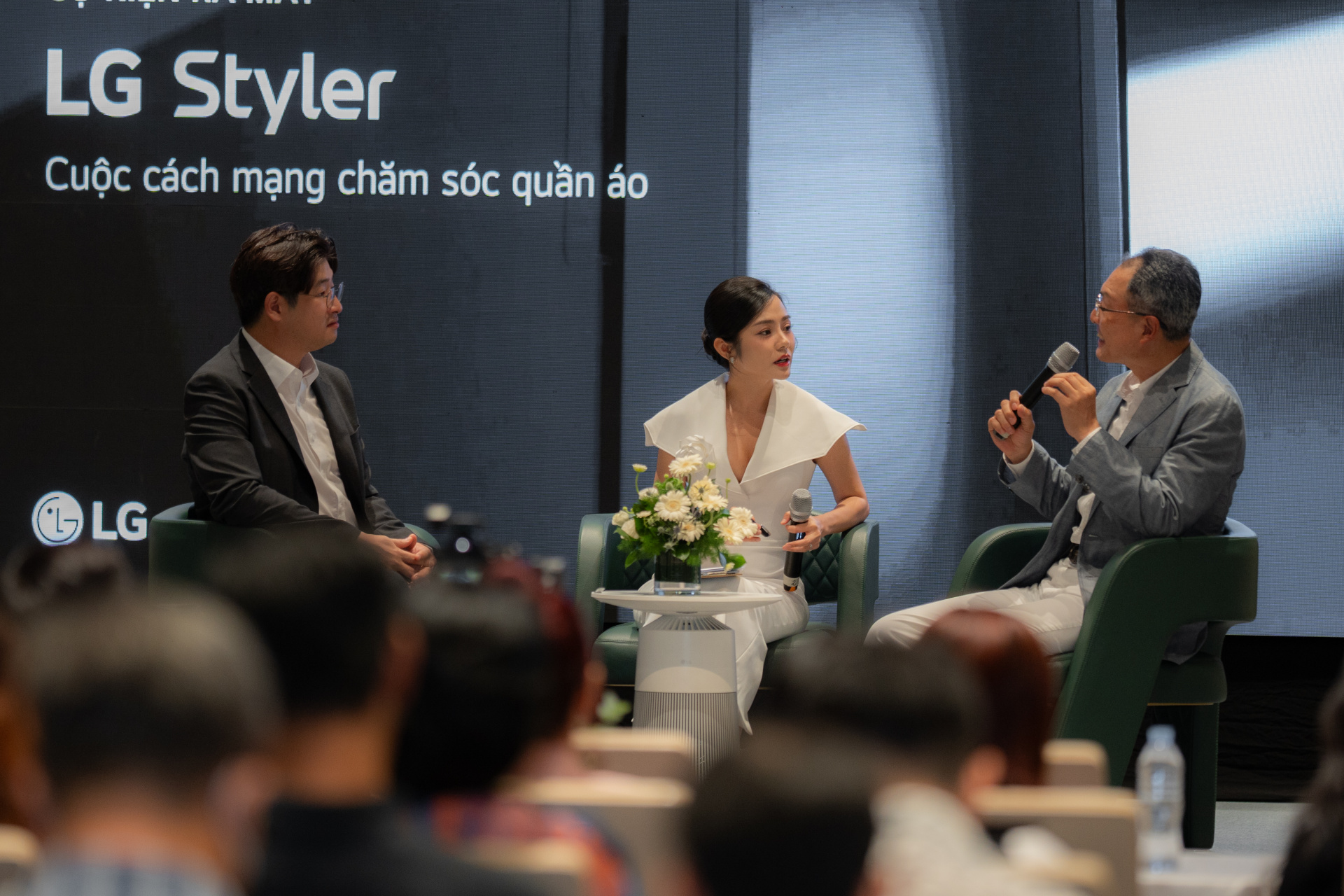 Dai_dien_LG_Electronics_(LG)_chia_se_ve_nhung_tin_nang_cai_tien_cua_tu_cham_soc_quan_ao_thong_minh_LG_Styler_the_he_moi_voi_3_cai_tien_vuot_troi.JPG (741 KB)