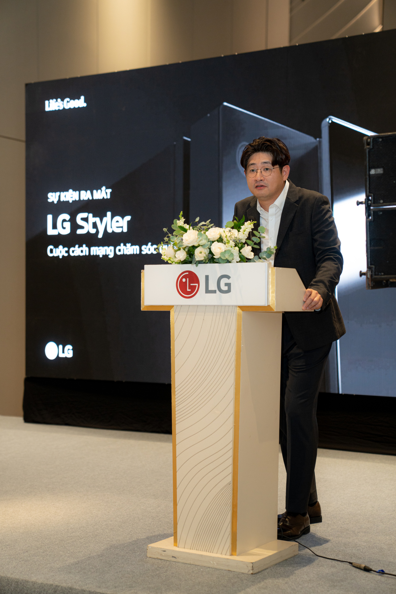 Ong_Song_Uk_Kim_-_Giam_doc_Nganh_hang_Dien_tu_Gia_dung__LG_Electronics_Viet_Nam.jpg (682 KB)