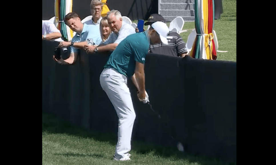 “Vua cứu bóng” Jordan Spieth lại tạo nét