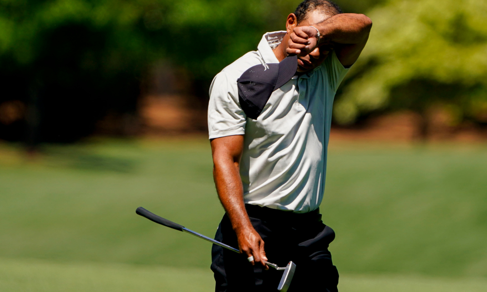 Một ngày sau khi lập kỷ lục cắt loại The Masters, Tiger Woods xếp áp chót BXH