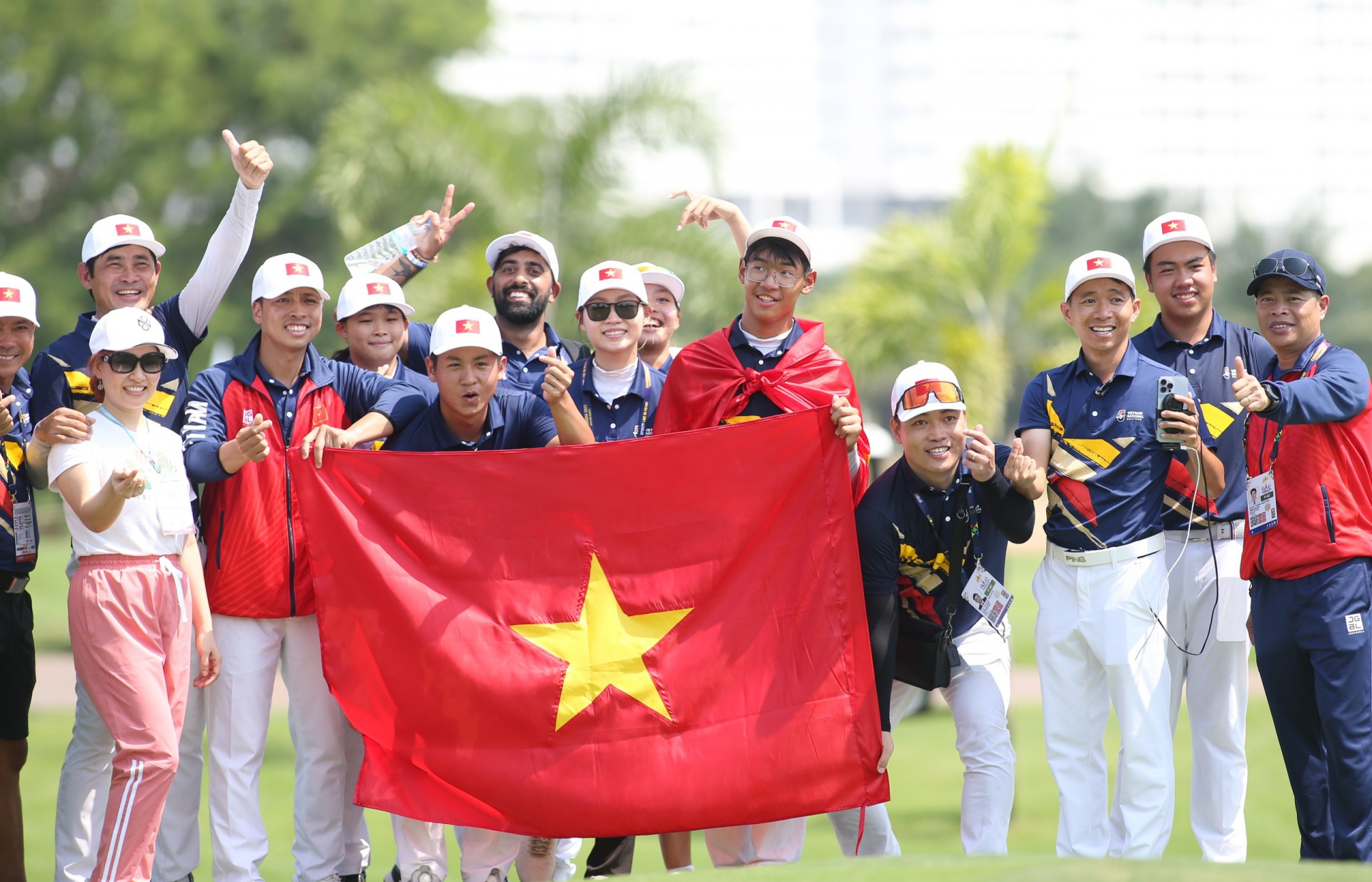 Lê Khánh Hưng và Nguyễn Anh Minh viết nên lịch sử golf Việt tại SEA Games 32