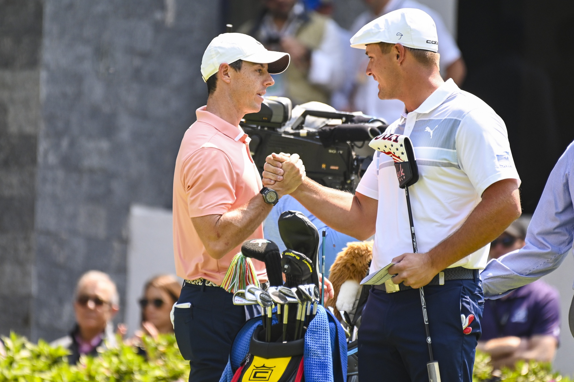 Rory McIlroy xô đổ kỷ lục phát bóng của Bryson DeChambeau