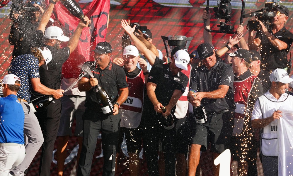 Mùa giải LIV Golf đầu tiên chính thức khép lại, đội 4Aces của Dustin Johnson bỏ túi 16 triệu đô