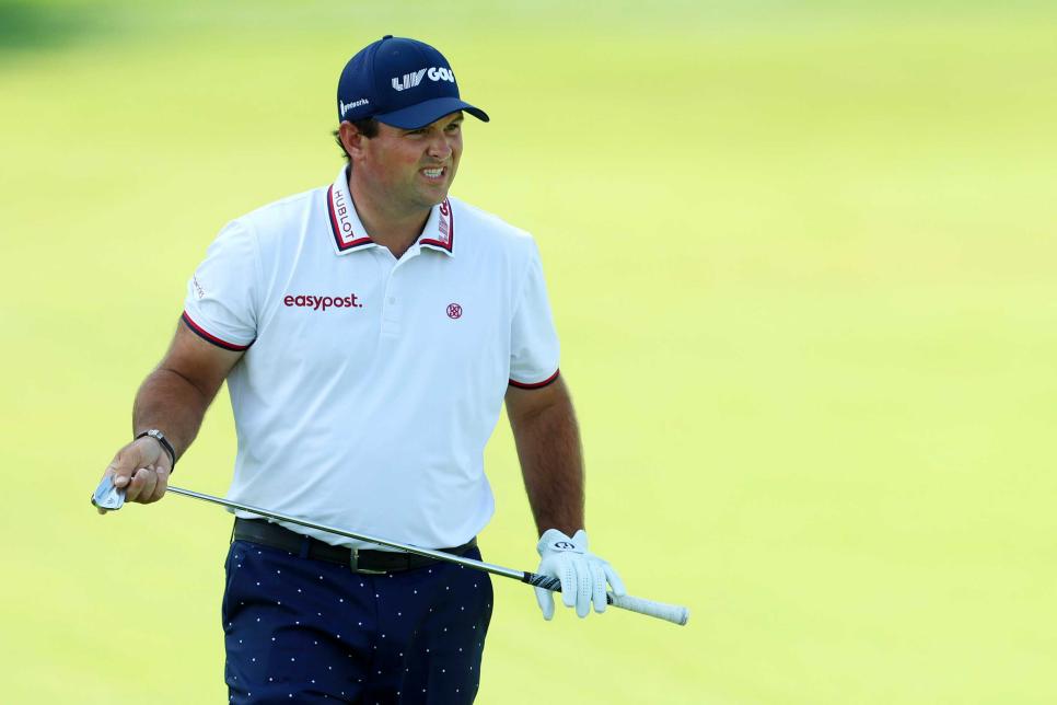 Hero Dubai Desert Classic 2023: Patrick Reed nhận phạt gậy sau pha phát  bóng mắc cây