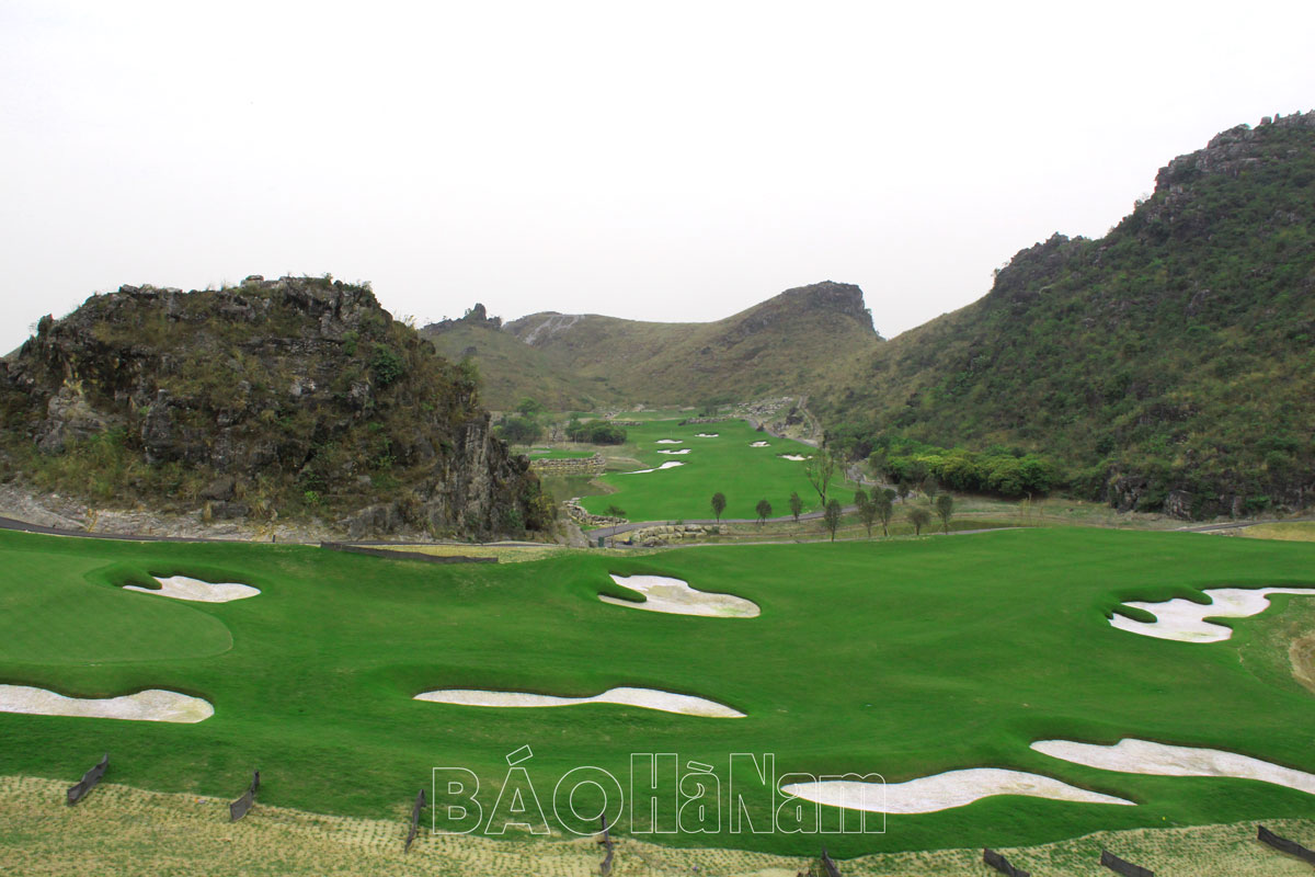 Thường trực Tỉnh uỷ kiểm tra Dự án sân golf tại xã Tượng Lĩnh, huyện Kim Bảng